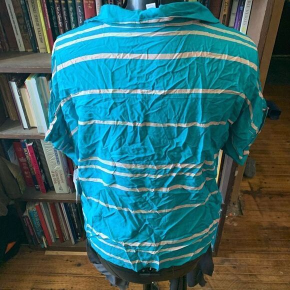 Lularoe M cropped blue striped button down crop top - Picture 2 of 4